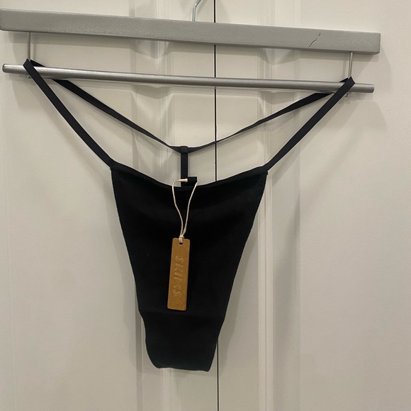 Skims Bundle Thongs, size 3x - Picture 2 of 3